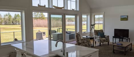 Smart TV, table tennis, books