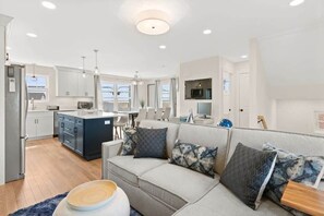 Télévision, cheminée, chaîne hi-fi, espaces bureaux