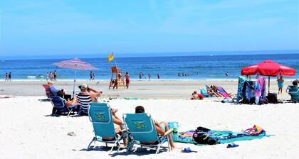 Island Path Escape | 9 Mins to Beach | Balcony