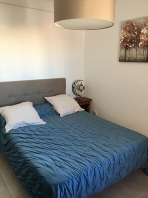 2 عدّة غرف نوم وواي فاي مجانًا وملاءات أسرّة