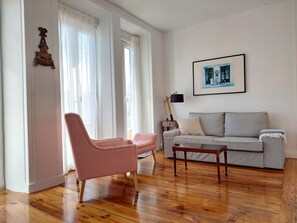 Fernseher, Bücher, Videothek