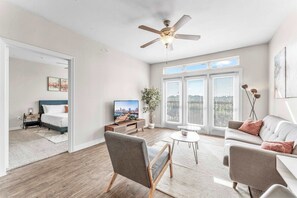 TV, Netflix, Hulu, streaming services