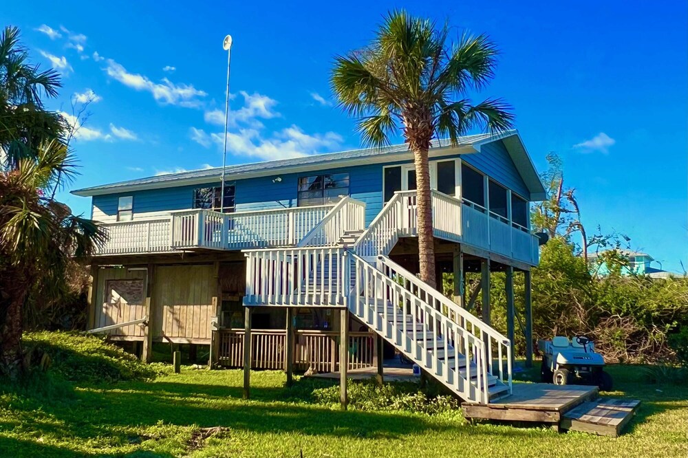 Living Well: Close to the beach and bay, large screened porch...a great value!