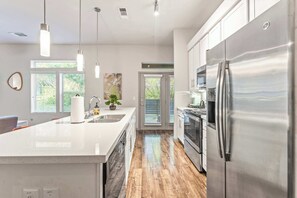 Fridge, microwave, oven, stovetop - Homey 2BR suite close to Downtown w/ fast WiFi (Austin)