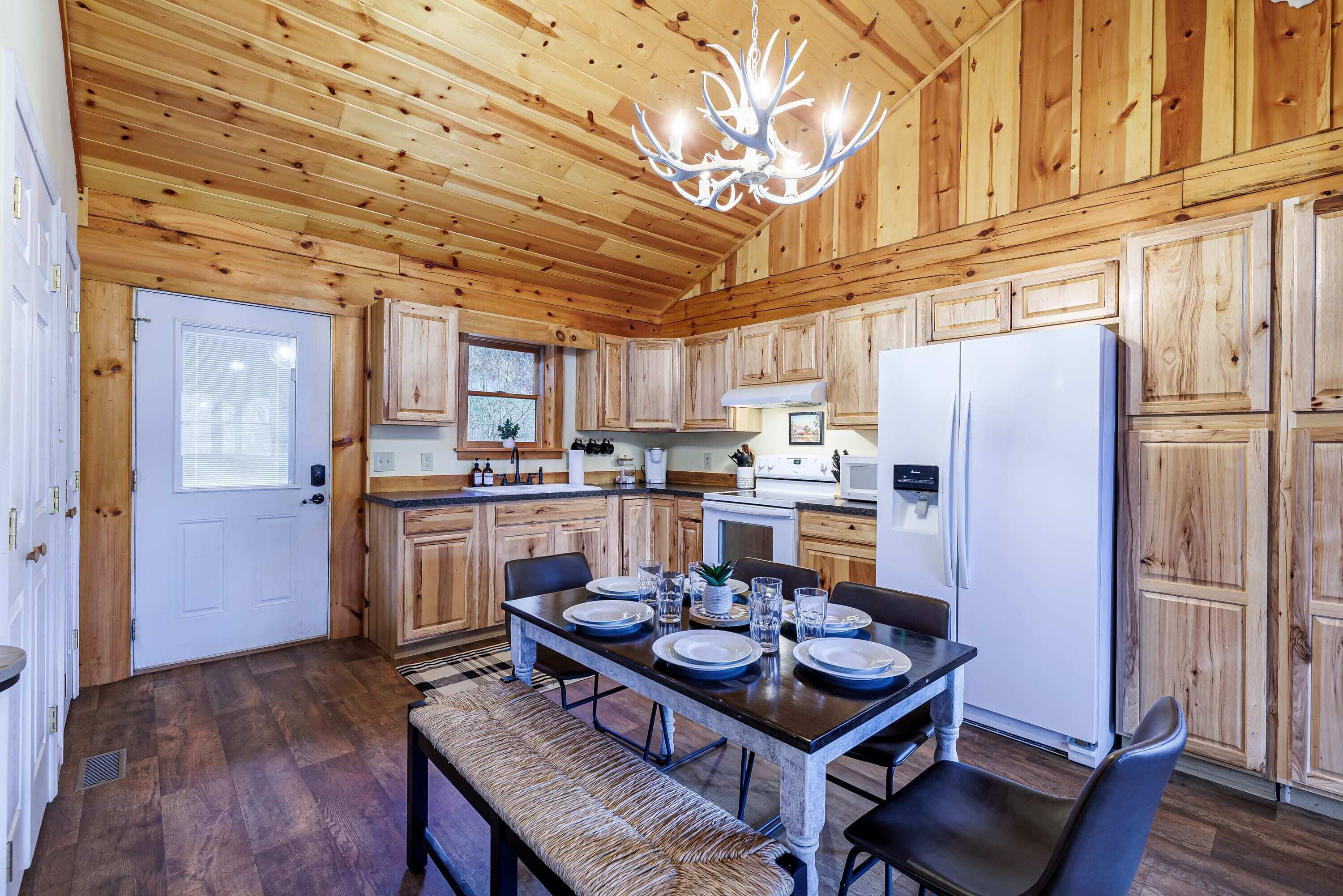 10-Acre Retreat Near Caverns- Balkamore 2 Cabins!