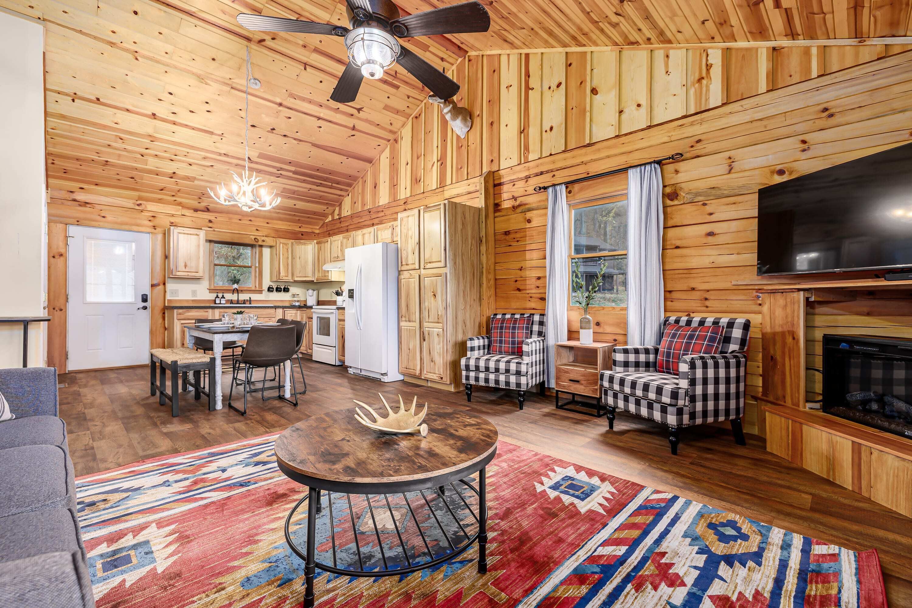 10-Acre Retreat Near Caverns- Balkamore 2 Cabins!