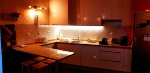 Ferienhaus | Eigene Küche | Kühlschrank, Mikrowelle, Herdplatte, Geschirrspüler