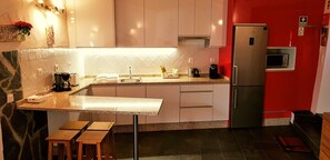 Ferienhaus | Eigene Küche | Kühlschrank, Mikrowelle, Herdplatte, Geschirrspüler