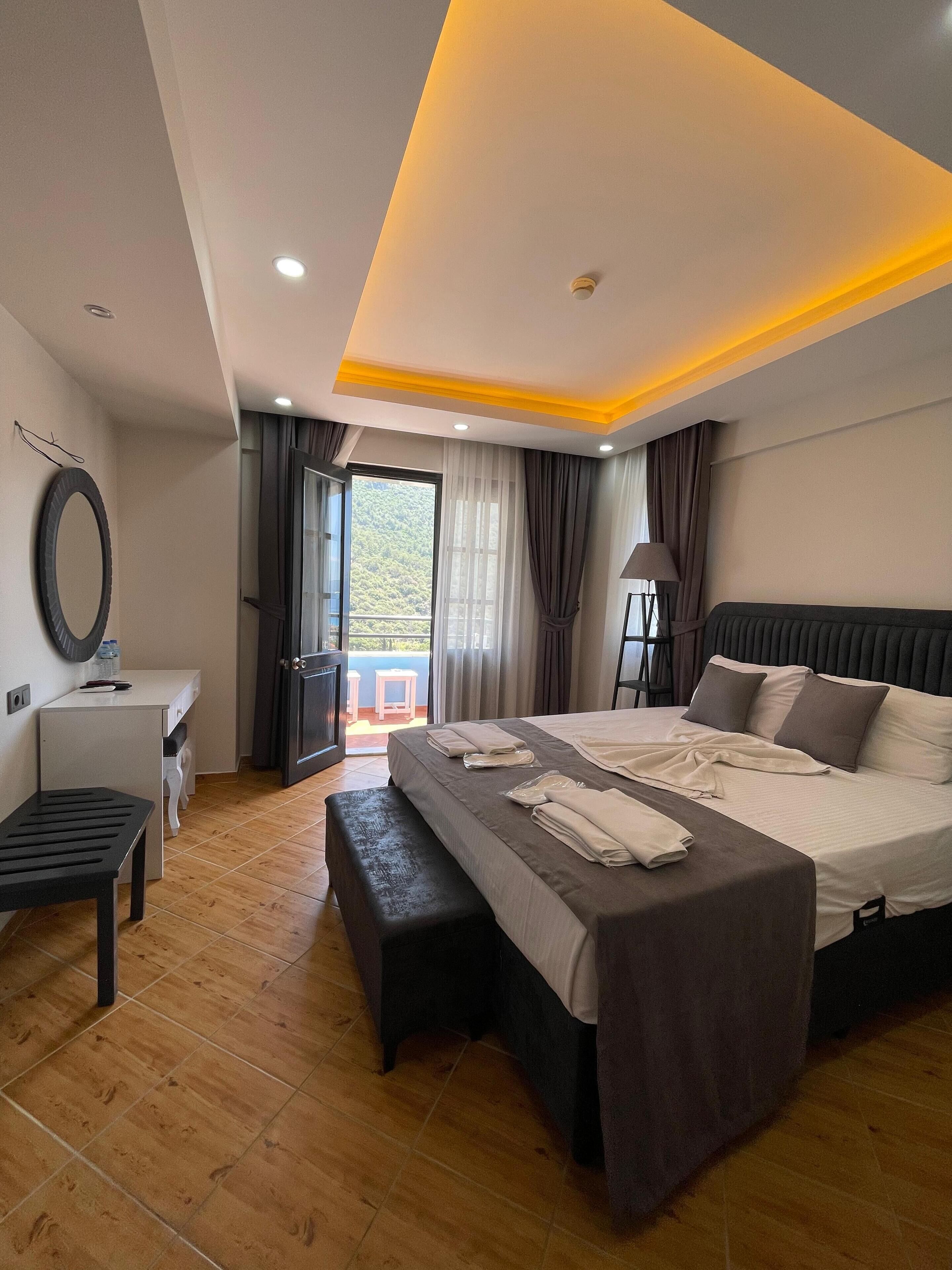 Standard Double or Twin Room, Sea View | Premium bedding, minibar, free WiFi, bed sheets