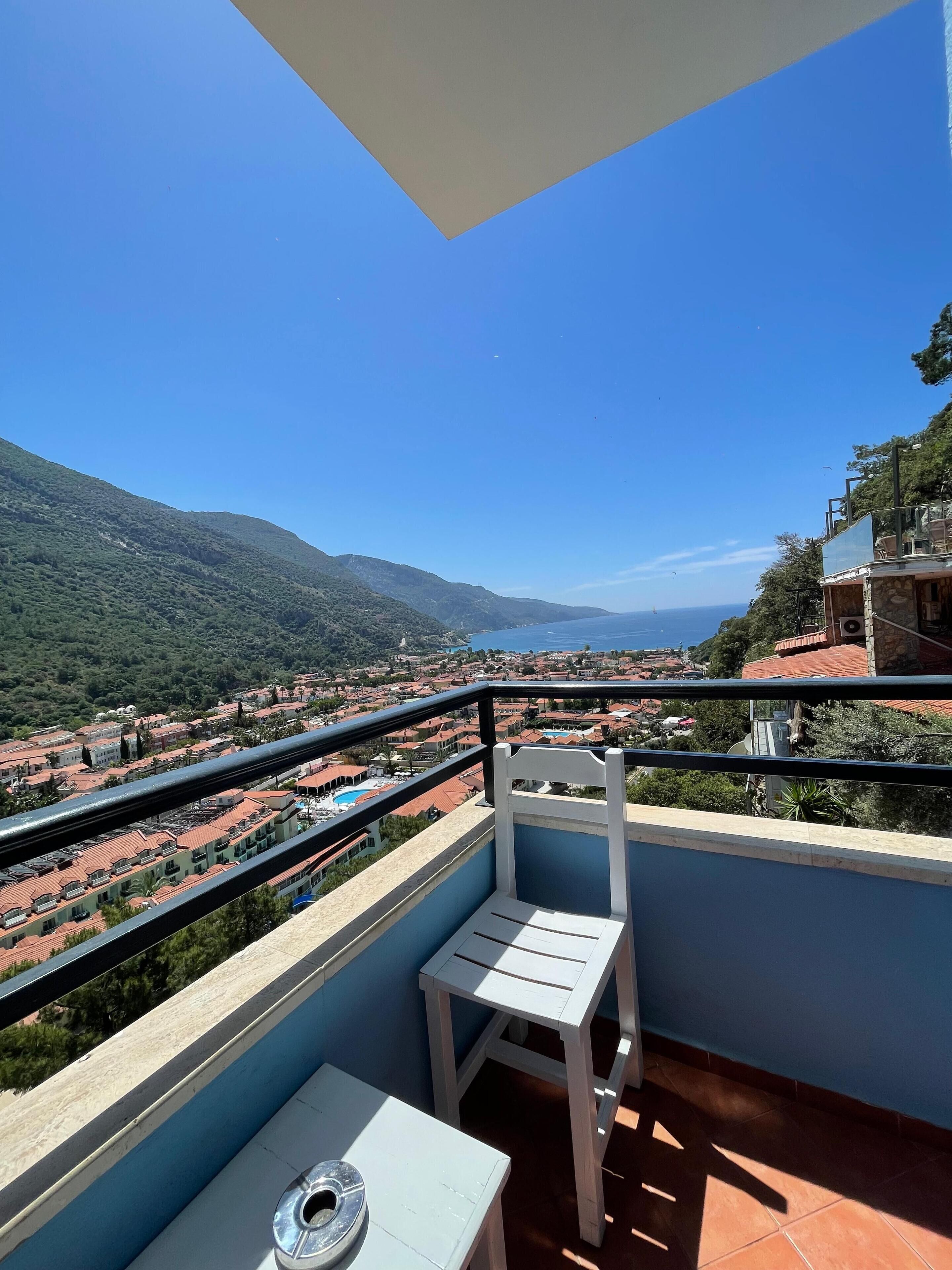 Premium bedding, minibar, free WiFi, bed sheets