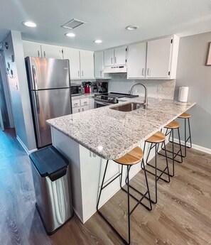 Fridge, microwave, oven, stovetop - The Reel World- 2-Bed/2 Ba Condo with Ocean Views (Orange Beach)