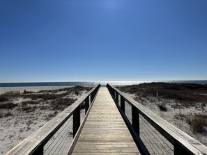 På stranden