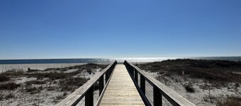 The Reel World- 2-Bed/2 Ba Condo with Ocean Views