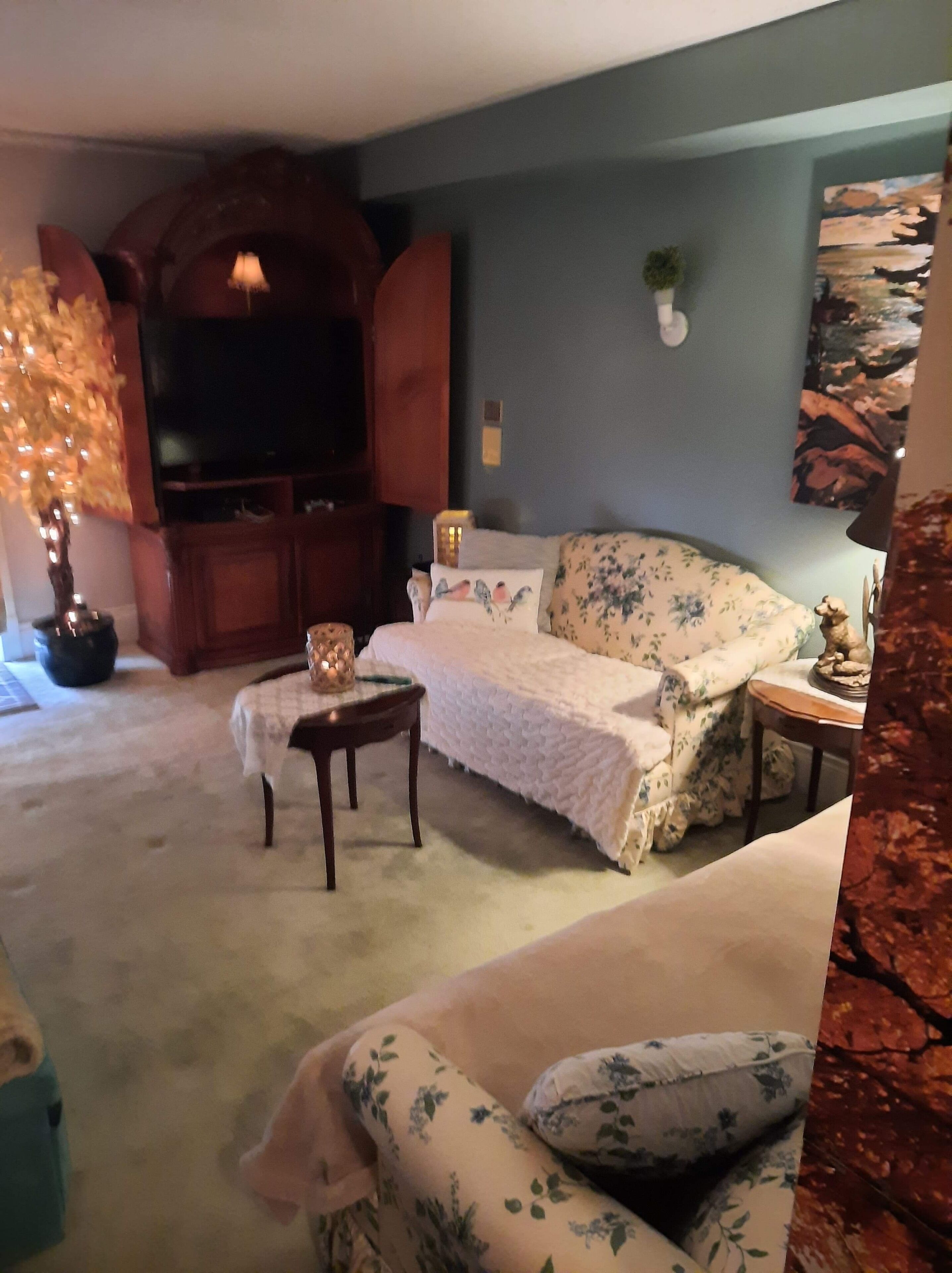 Queen Rose & King Tree suites @ The Candle House Getaway