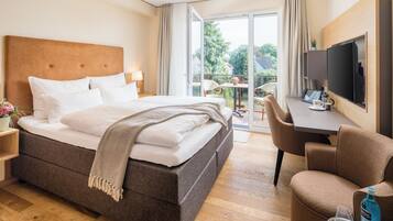 Basic Double Room | 1 bedroom, in-room safe, blackout drapes, soundproofing