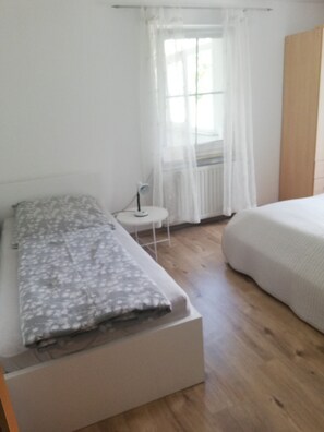 2 bedrooms, in-room safe, desk, WiFi