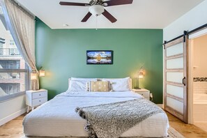 2 bedrooms, iron/ironing board, WiFi, bed sheets - Beautiful, Modern Pet-Friendly Downtown Executive Rental (Denver)
