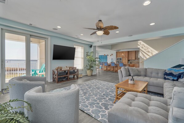 TV, DVD player - 2 Story Luxurious Penthouse with Views of the Ocean and Back Bay! (Virginia Beach)