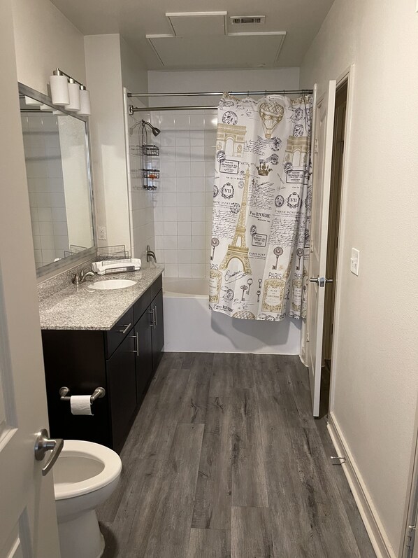Combined shower/tub