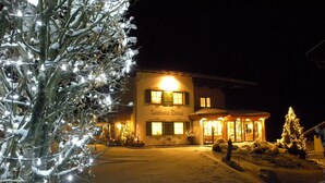 A two-story building with a sign reading "Landhaus Dengo" at the entrance. - Landhaus Dengg in Gerlos: Rosengarten Apartment for 2 to 4 people (Gerlos)