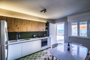 Kühlschrank, Ofen, Herdplatte, Geschirrspüler