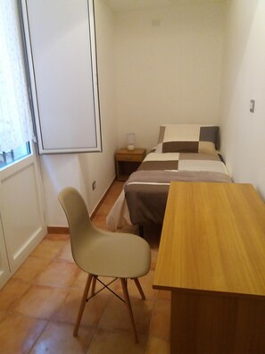2 Schlafzimmer, Schreibtisch, Bügeleisen/Bügelbrett, kostenloses WLAN