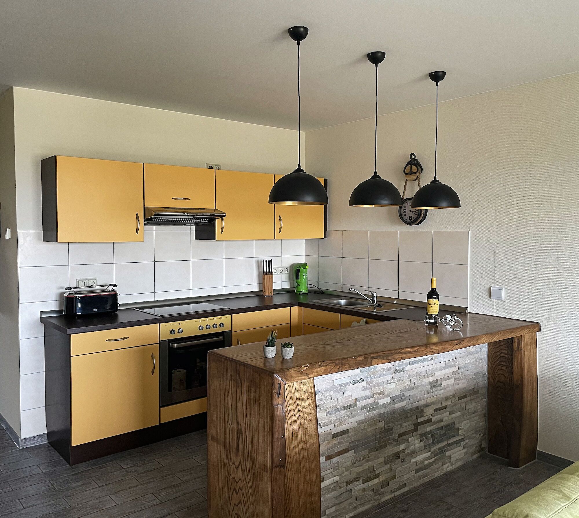 Kühlschrank, Ofen, Herdplatte, Geschirrspüler