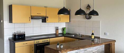 Kühlschrank, Ofen, Herdplatte, Geschirrspüler