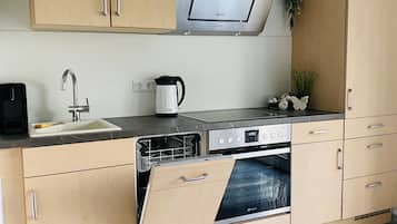 KĂŒhlschrank, Ofen, Herdplatte, GeschirrspĂŒler