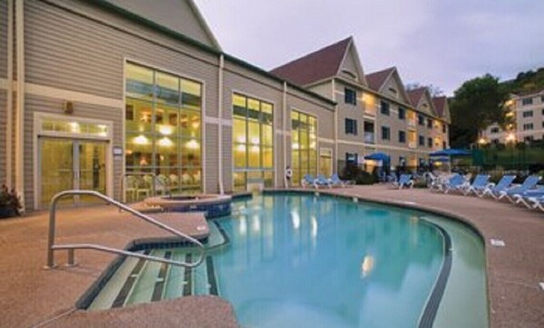 Innenpool, Außenpool