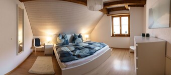 Wunderschöne Dach-Maisonette Wohnung mit Balkon im Grünen