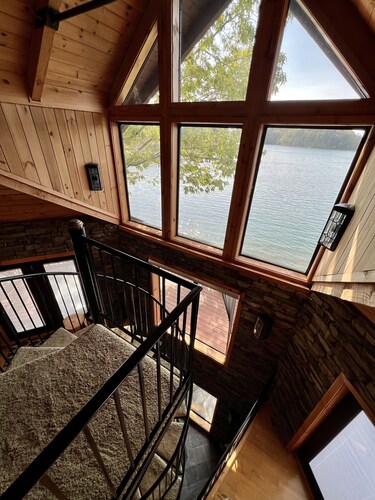 Relax LAKEFRONT: Incredible Panoramic Views & boat slip, 9 Miles to Clemson!