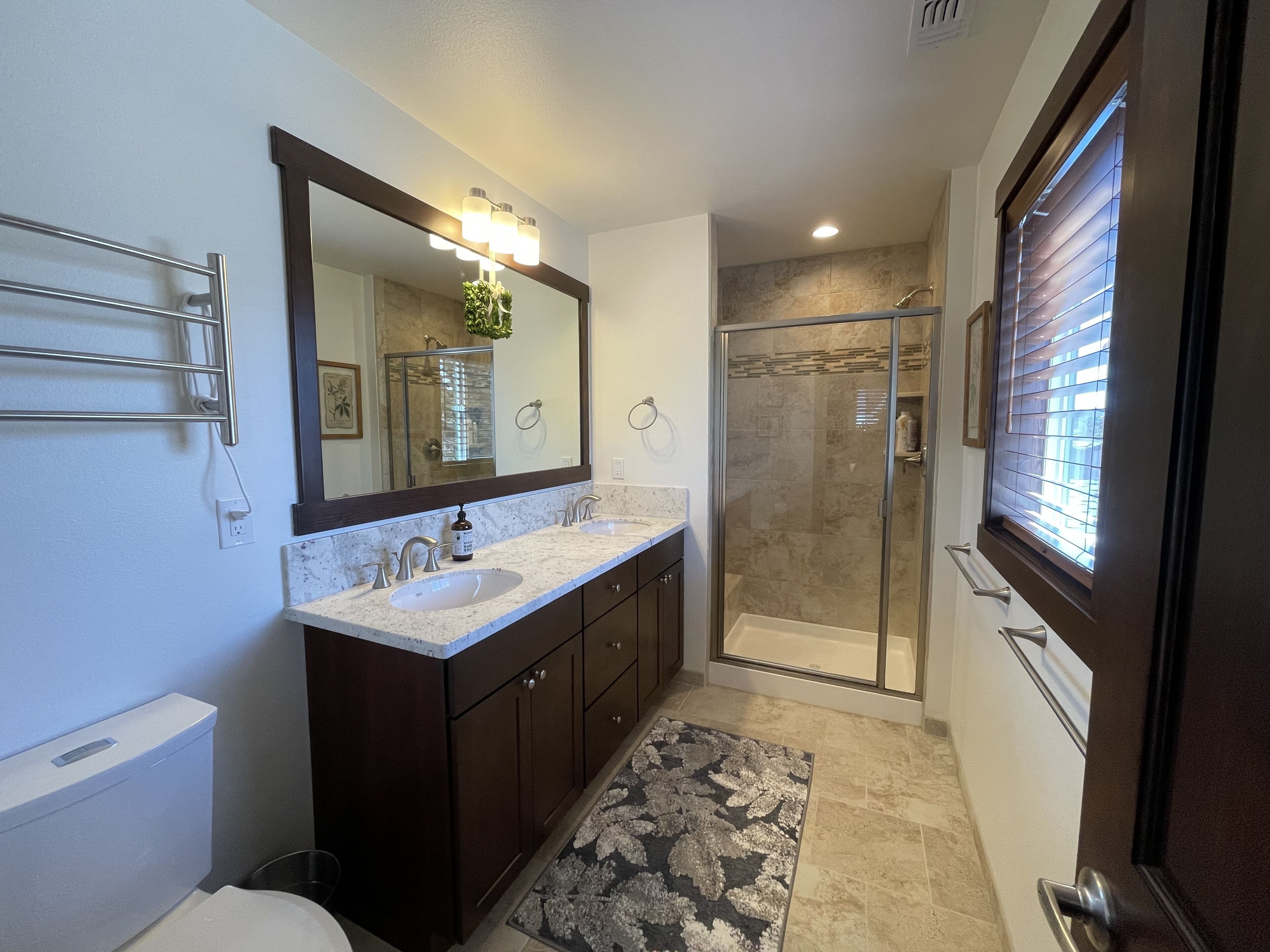Combined shower/tub, eco-friendly toiletries, hair dryer, towels