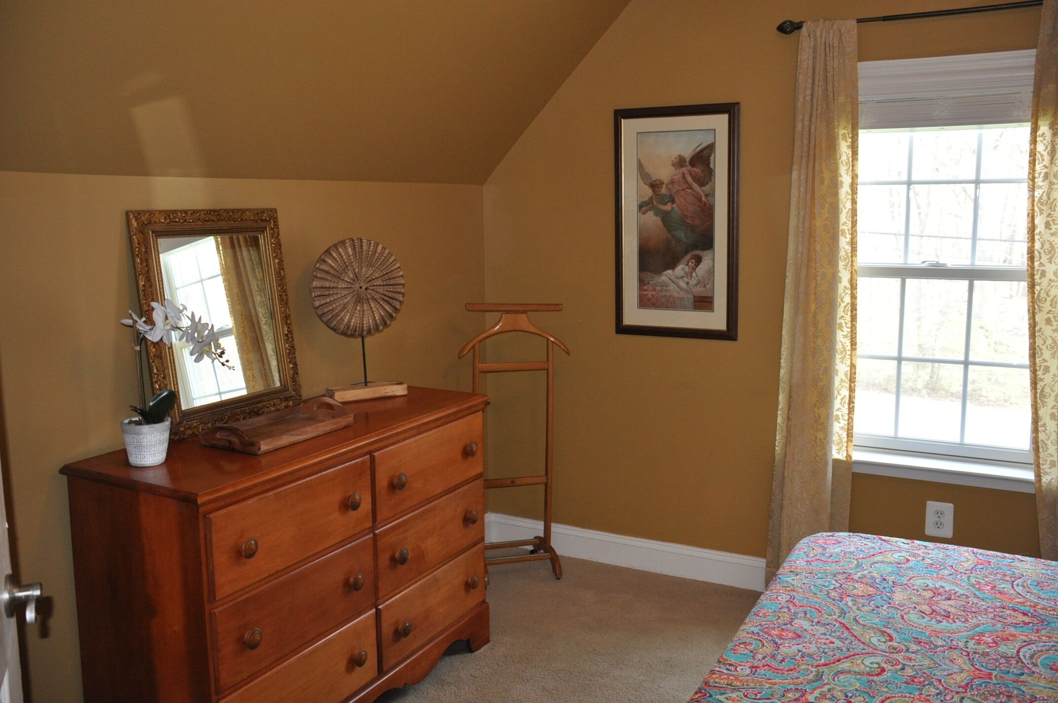 Lovely one bedroom apartment private entrance utilities included