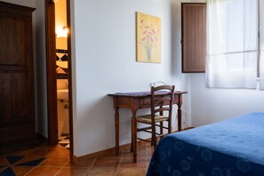 Comfort dubbelrum eller tvåbäddsrum | Skrivbord, arbetsyta för laptop och gratis wi-fi