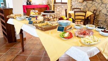 Free daily buffet breakfast