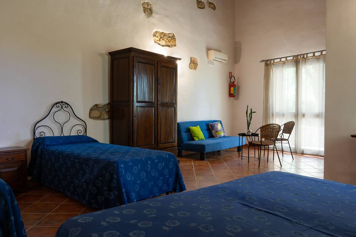 Familjerum för fyra | Skrivbord, arbetsyta för laptop och gratis wi-fi