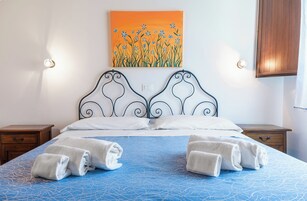 Camera Comfort con letto matrimoniale o 2 letti singoli | Una scrivania, postazione laptop, Wi-Fi gratuito