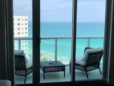 Gorgeous penthouse with unobstructed ocean view right on the beach