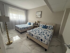 2 bedrooms, desk, iron/ironing board, WiFi - Gorgeous penthouse with unobstructed ocean view right on the beach (Hollywood)