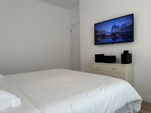 3 bedrooms, iron/ironing board, free WiFi, bed sheets