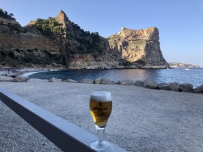Beach nearby, sun-loungers, beach towels