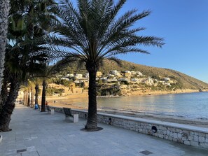 Beach nearby, sun-loungers, beach towels