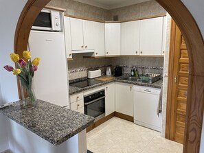 Frigorífic, microones, forn i placa de cuina