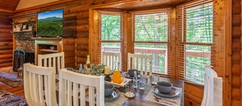 Family & Pet Friendly Mountain Cabin with Hot Tub, Game Room & Community Pools