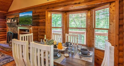 Family & Pet Friendly Mountain Cabin with Hot Tub, Game Room & Community Pools
