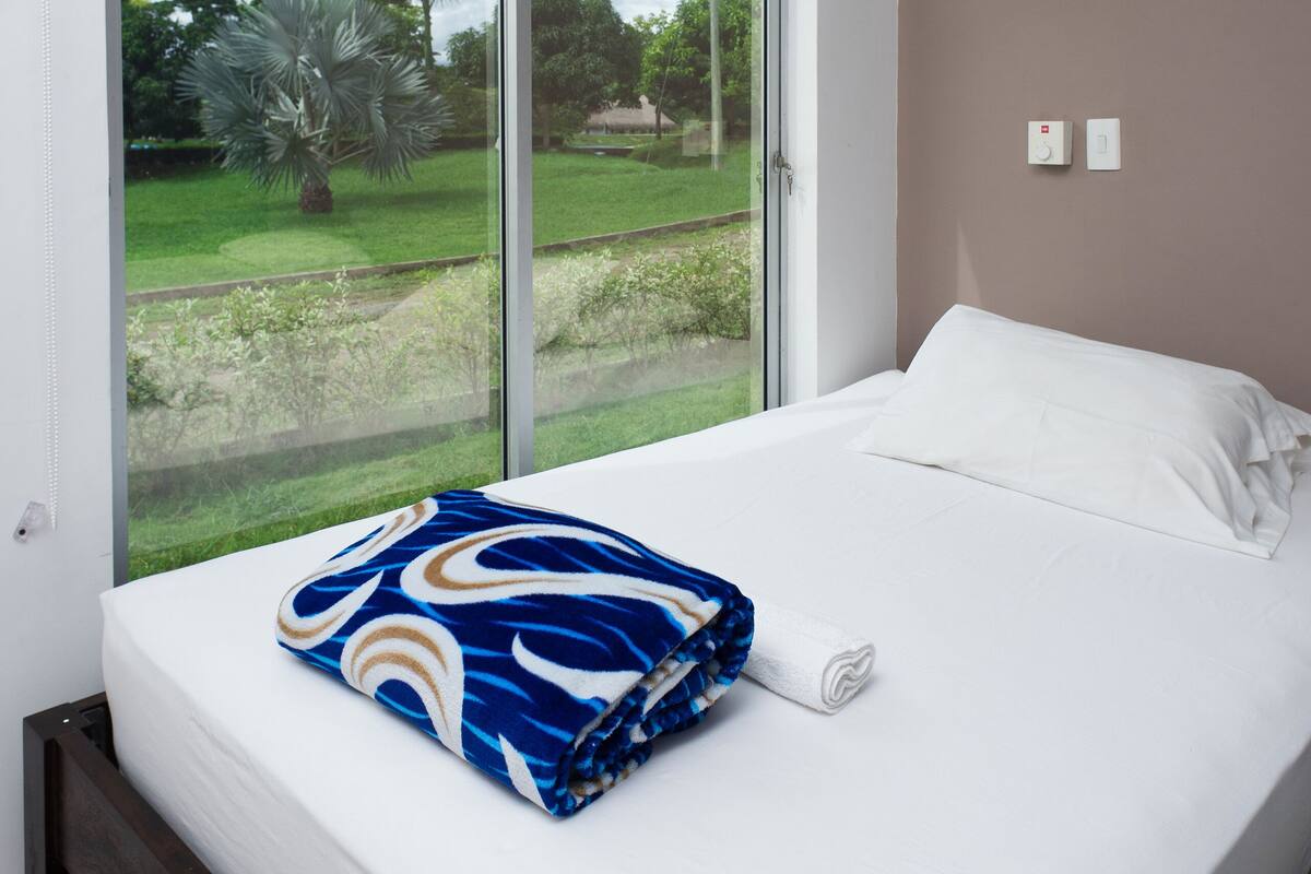 Standard Twin Room | Egyptian cotton sheets, premium bedding, down comforters