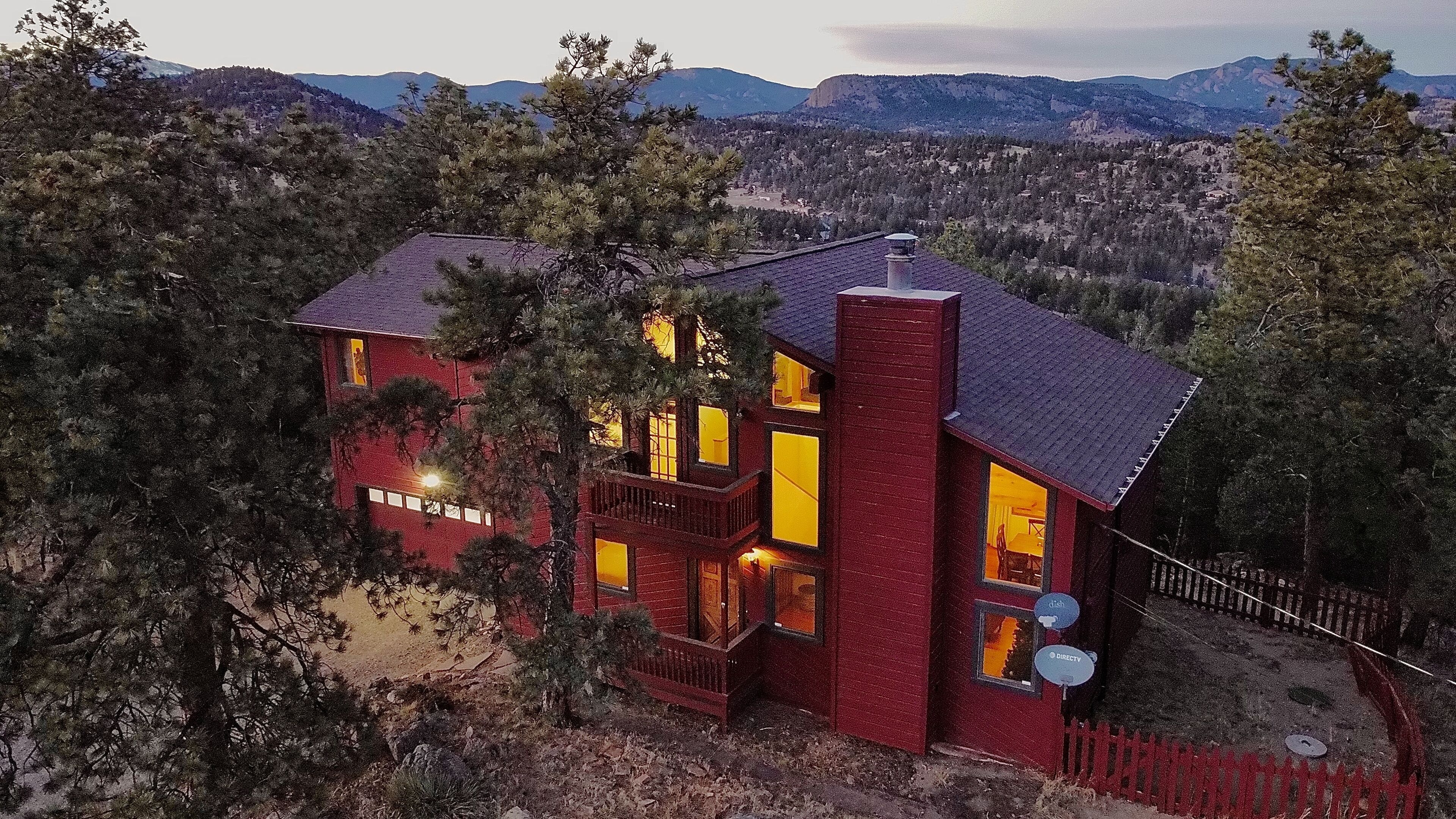 /\~Relaxing Mountaintop Retreat w/Amazing Views~/\