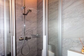 Douche, séchoir à cheveux