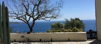 Beautiful farmhouse with stunning sunrise and sea views